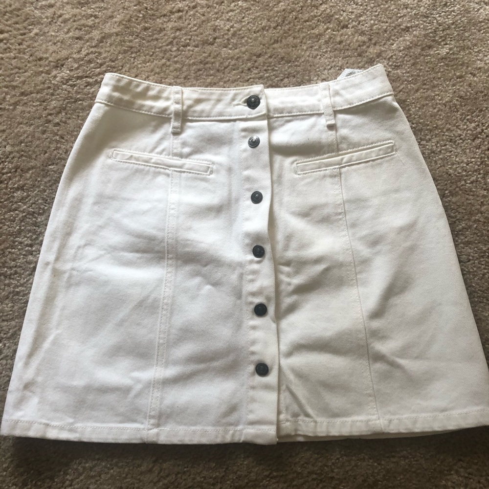 Whit skirt